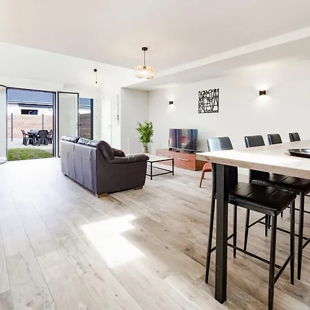 Ancien Atelier Maison Style & Moderne Ferienhaus